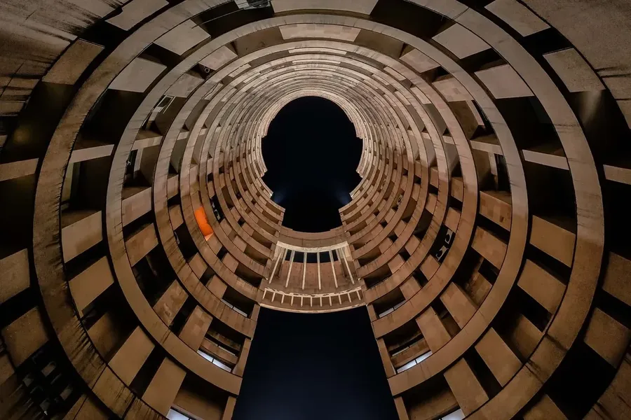 Inside Statesman Building New Delhi India — photograph by José Luis Vílchez