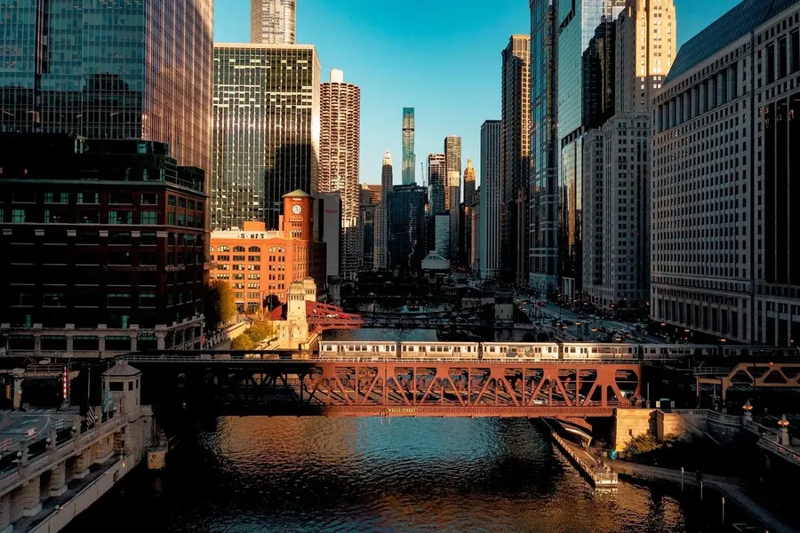 Chicago River Urban Photography — photograph by José Luis Vílchez